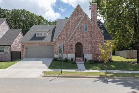 170 N Hawkstone Dr, Fayetteville, AR 72704