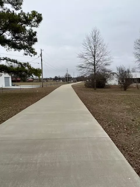 968 S Klenc Rd, Tontitown, AR 72762