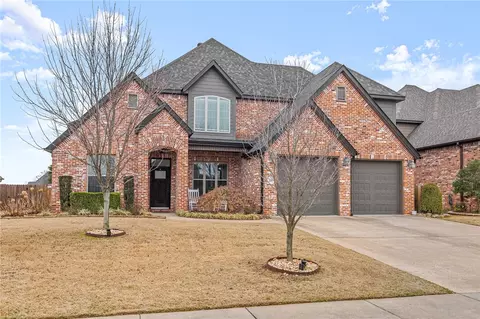 10 Dawn Hills Dr, Bentonville, AR 72712