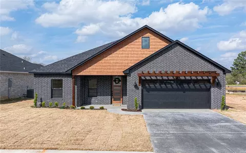 2006 Yellowstone Dr, Barling, AR 72923