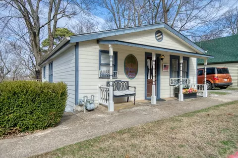 9 Summit St, Eureka Springs, AR 72632