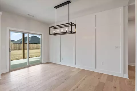 Dining - 2205 Bergman Rd, Pea Ridge, AR 72751 photo 1 of 1
