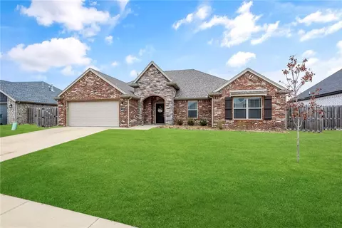 990 Lakeview Dr, Centerton, AR 72719