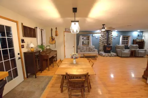 Dining - 3574 Farm Road 2175, Exeter, MO 65647 photo 3 of 5
