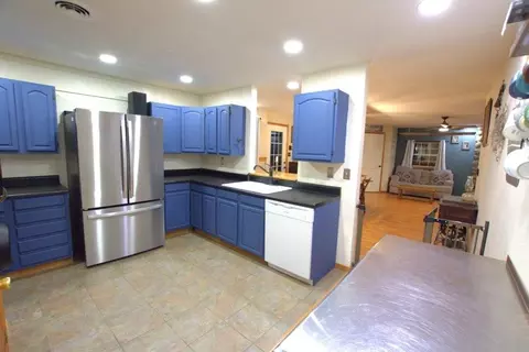 Kitchen - 3574 Farm Road 2175, Exeter, MO 65647 photo 6 of 9
