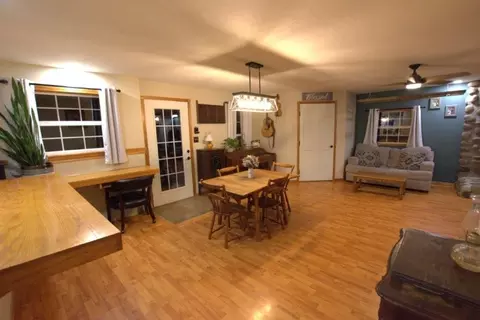 Dining - 3574 Farm Road 2175, Exeter, MO 65647 photo 2 of 5