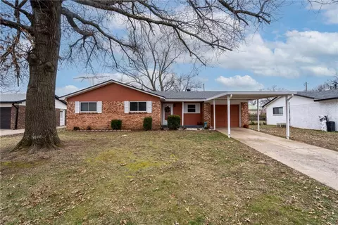 2436 W Alpine Cir, Siloam Springs, AR 72761