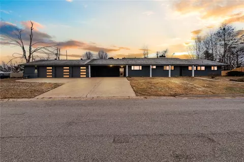 909 S 14th Pl, Rogers, AR 72756