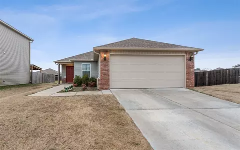 4830 W Hoover Loop, Fayetteville, AR 72704
