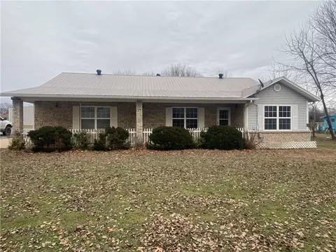 808 Mitchell Ave, Lincoln, AR 72744