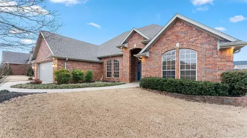 273 S Briarhill Dr, Farmington, AR 72730