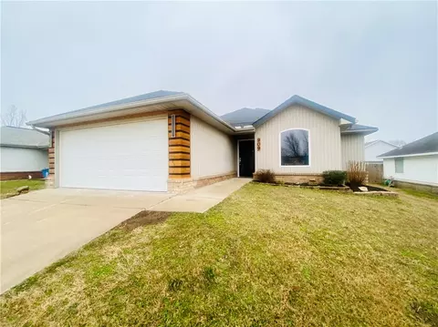 909 SW Krug Rd, Bentonville, AR 72712