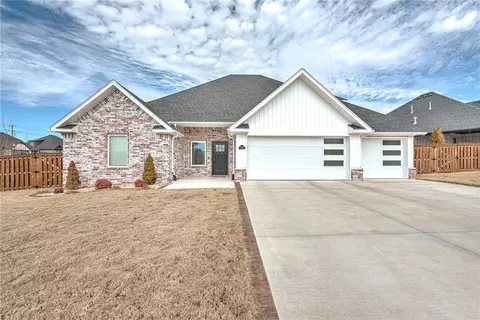 3200 Coler Creek Ave, Bentonville, AR 72712