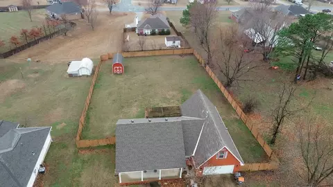 911 Lowell Ave, Cave Springs, AR 72718