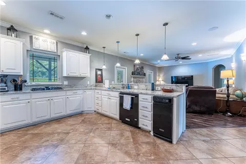 Kitchen - 1222 Edinburgh Loop, Springdale, AR 72762 photo 2 of 3