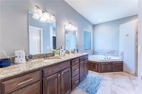 Bath - 1222 Edinburgh Loop, Springdale, AR 72762 photo 1 of 3