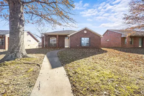 5695 W Reliance St, Fayetteville, AR 72704