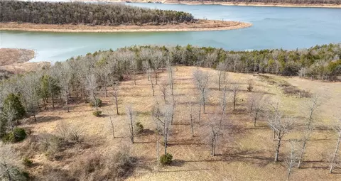 7301 E Harbor Dr, Lead Hill, AR 72644