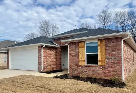 801 Picard Ave, Lowell, AR 72745