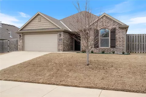 1021 Tulip St, Centerton, AR 72719