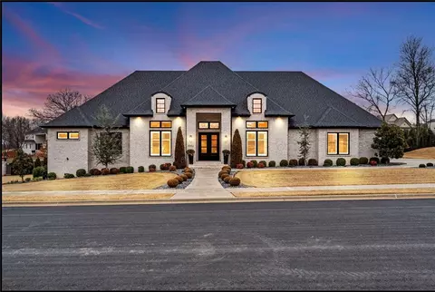 4902 Southgate Estates Cir, Rogers, AR 72758