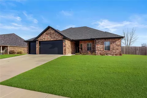 560 Ray St, Pea Ridge, AR 72751