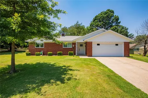 1400 Buena Vista Cir, Springdale, AR 72762