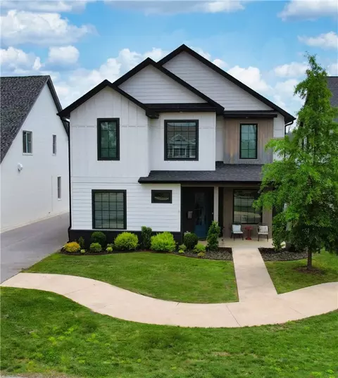 850 NW A St, Bentonville, AR 72712