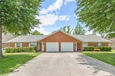 800 E 802 E Kara Ln, Rogers, AR 72758