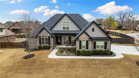 2927 Pebblestone Dr, Fayetteville, AR 72701
