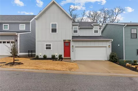 2658 N Mcallister, Fayetteville, AR 72703