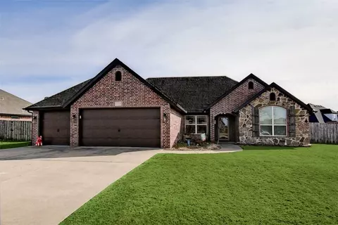 2004 W Brooks Pl, Rogers, AR 72758