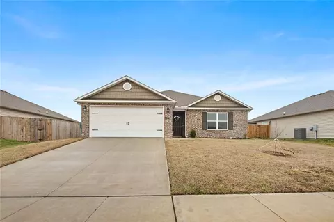1641 Greenbank Dr, Centerton, AR 72719