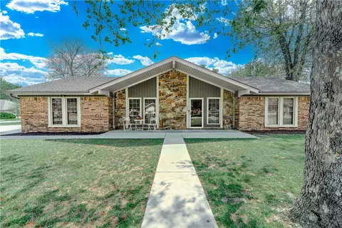9001 Kiltartan Dr, Fort Smith, AR 72908