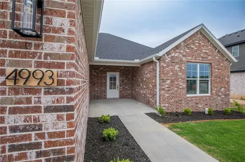 4993 Farmhouse St, Springdale, AR 72762