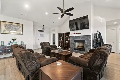 1303 Eagle Ct, Gravette, AR 72736 photo 6
