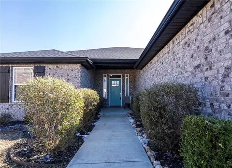 1303 Eagle Ct, Gravette, AR 72736 photo 2