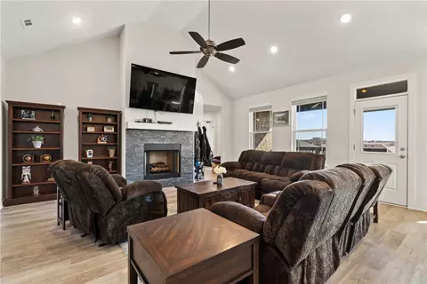 1303 Eagle Ct, Gravette, AR 72736 photo 4