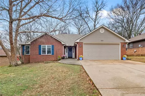 905 Willow Ct, Siloam Springs, AR 72761