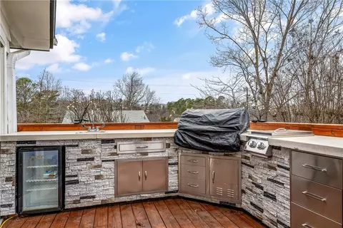 Exterior - 8116 Pine Ln, Rogers, AR 72756 photo 3 of 7