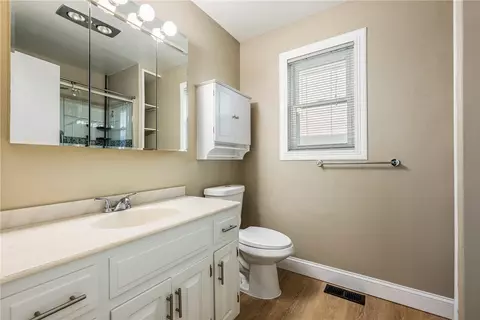 Bath - 8116 Pine Ln, Rogers, AR 72756 photo 1 of 5