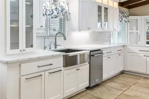 Kitchen - 8116 Pine Ln, Rogers, AR 72756 photo 4 of 4