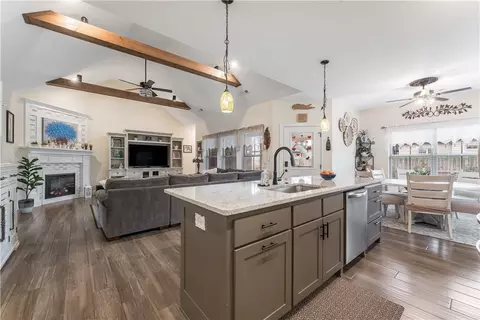 936 Tracey Ln, Pea Ridge, AR 72751