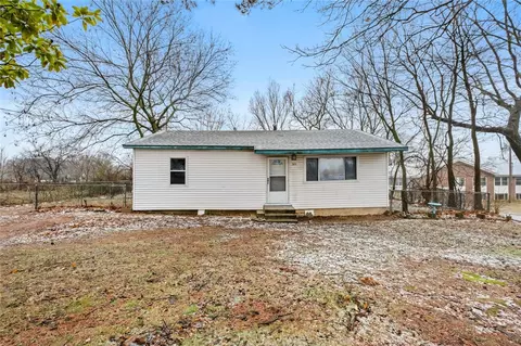 301 Maple Ave, Decatur, AR 72722