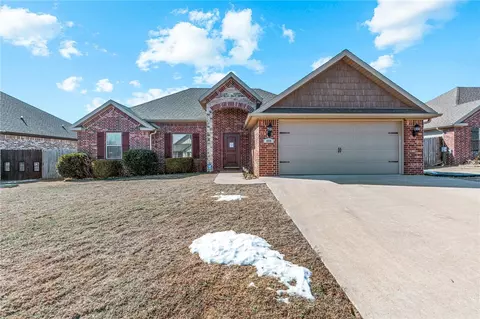 959 Stone St, Cave Springs, AR 72718