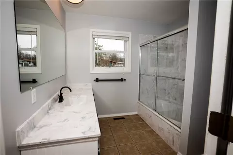 Bath - 103 Cardinal St, Harrison, AR 72601 photo 1 of 6