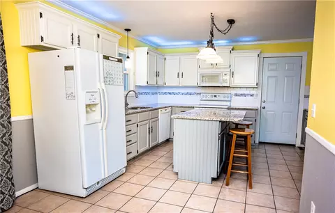Kitchen - 103 Cardinal St, Harrison, AR 72601 photo 4 of 5