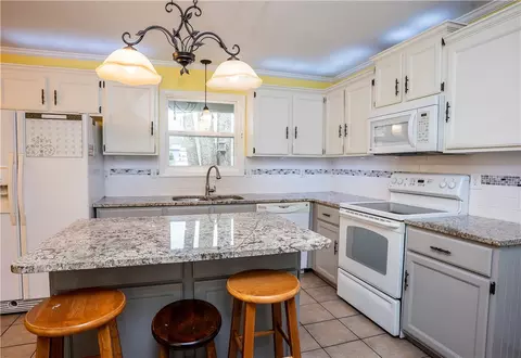 Kitchen - 103 Cardinal St, Harrison, AR 72601 photo 1 of 5
