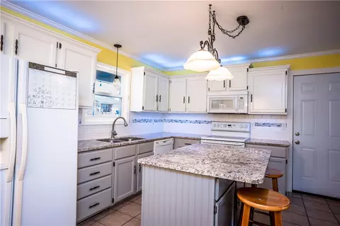 Kitchen - 103 Cardinal St, Harrison, AR 72601 photo 3 of 5