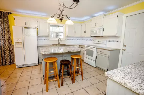 Kitchen - 103 Cardinal St, Harrison, AR 72601 photo 2 of 5